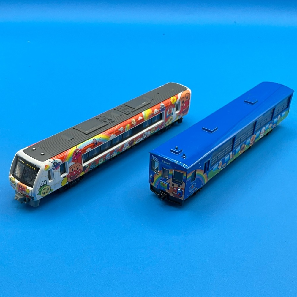 A Lot Of 2 Vintage AGATSUMA DIAPET Dosan Line RED And Blue 2012 ANPANMAN Trains
